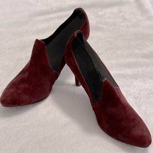 Apt 9 burgundy Suede heel